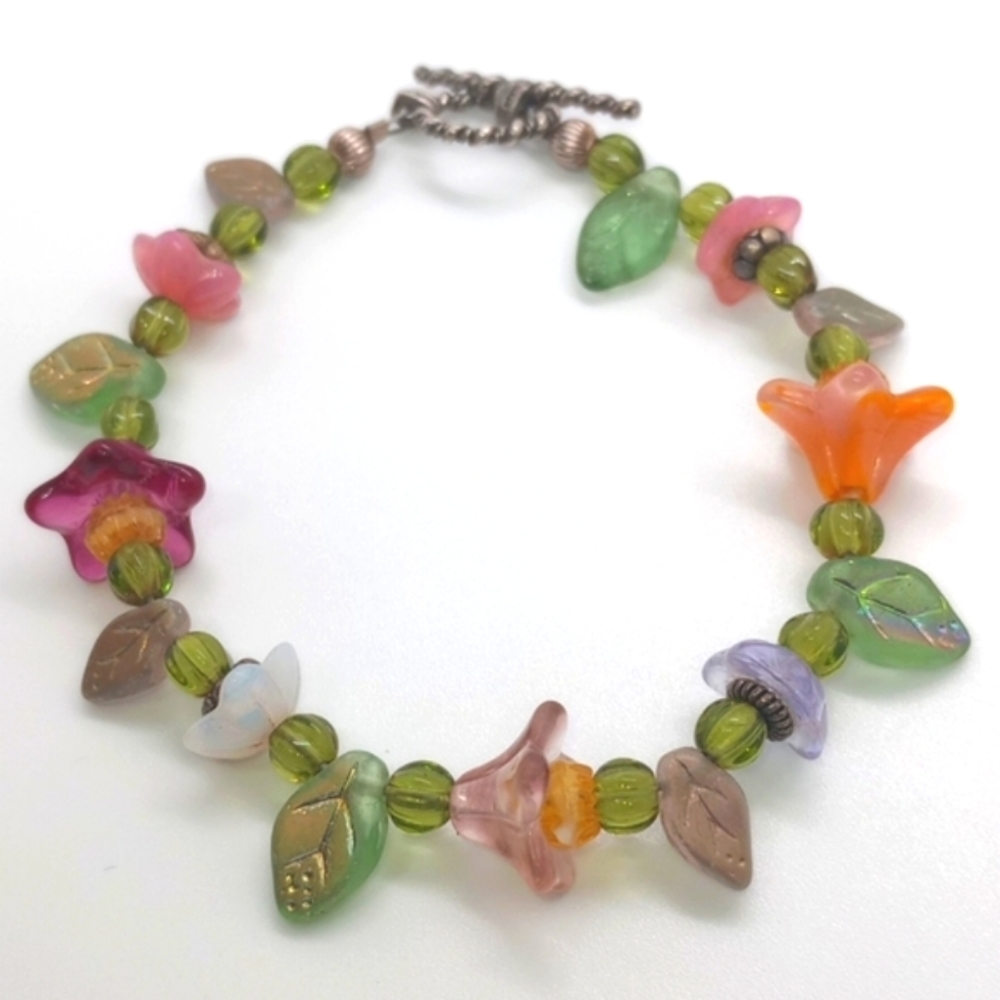 Vintage Lampwork Glass Beaded Bracelet Trumpet Flower & Leaves Metal Toggle